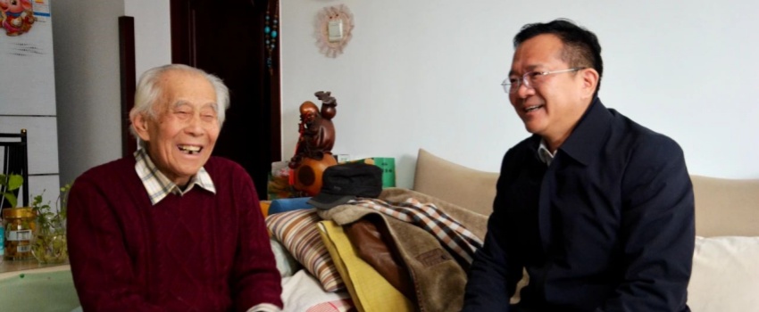 中國樂凱黨委領(lǐng)導(dǎo)看望慰問樂凱老領(lǐng)導(dǎo)、老專家、老干部、老黨員及生活困難職工