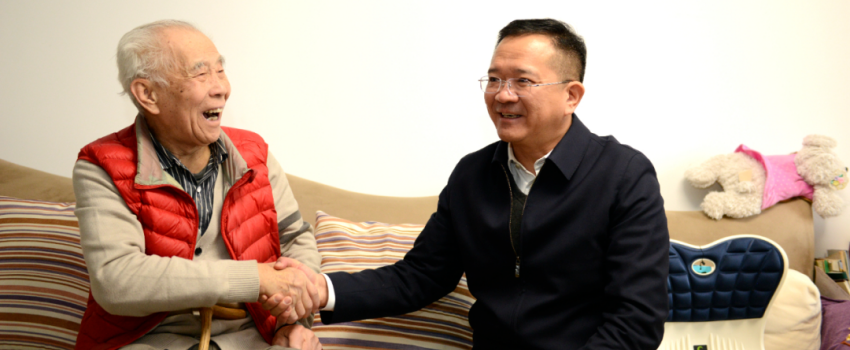 中國(guó)樂(lè)凱黨委領(lǐng)導(dǎo)看望慰問(wèn)樂(lè)凱老領(lǐng)導(dǎo)、老專(zhuān)家、老干部和生活困難職工